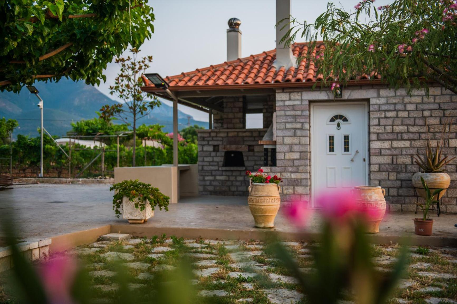 Terra Helios Suites & Studios Kyparissia Exterior photo