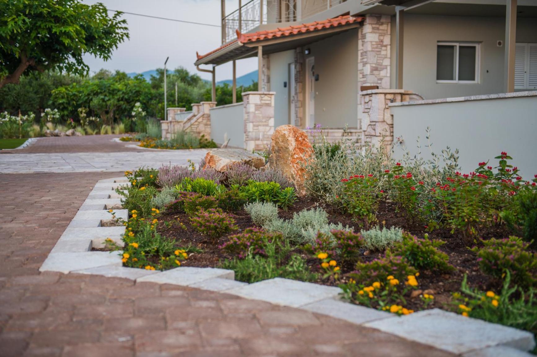 Terra Helios Suites & Studios Kyparissia Exterior photo