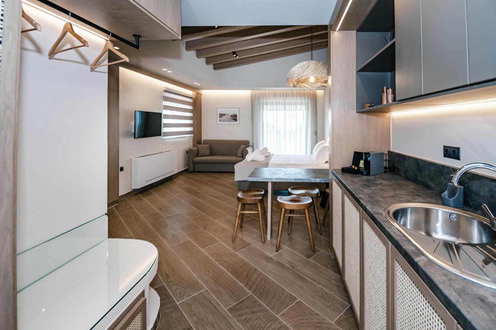 Terra Helios Suites & Studios Kyparissia Room photo