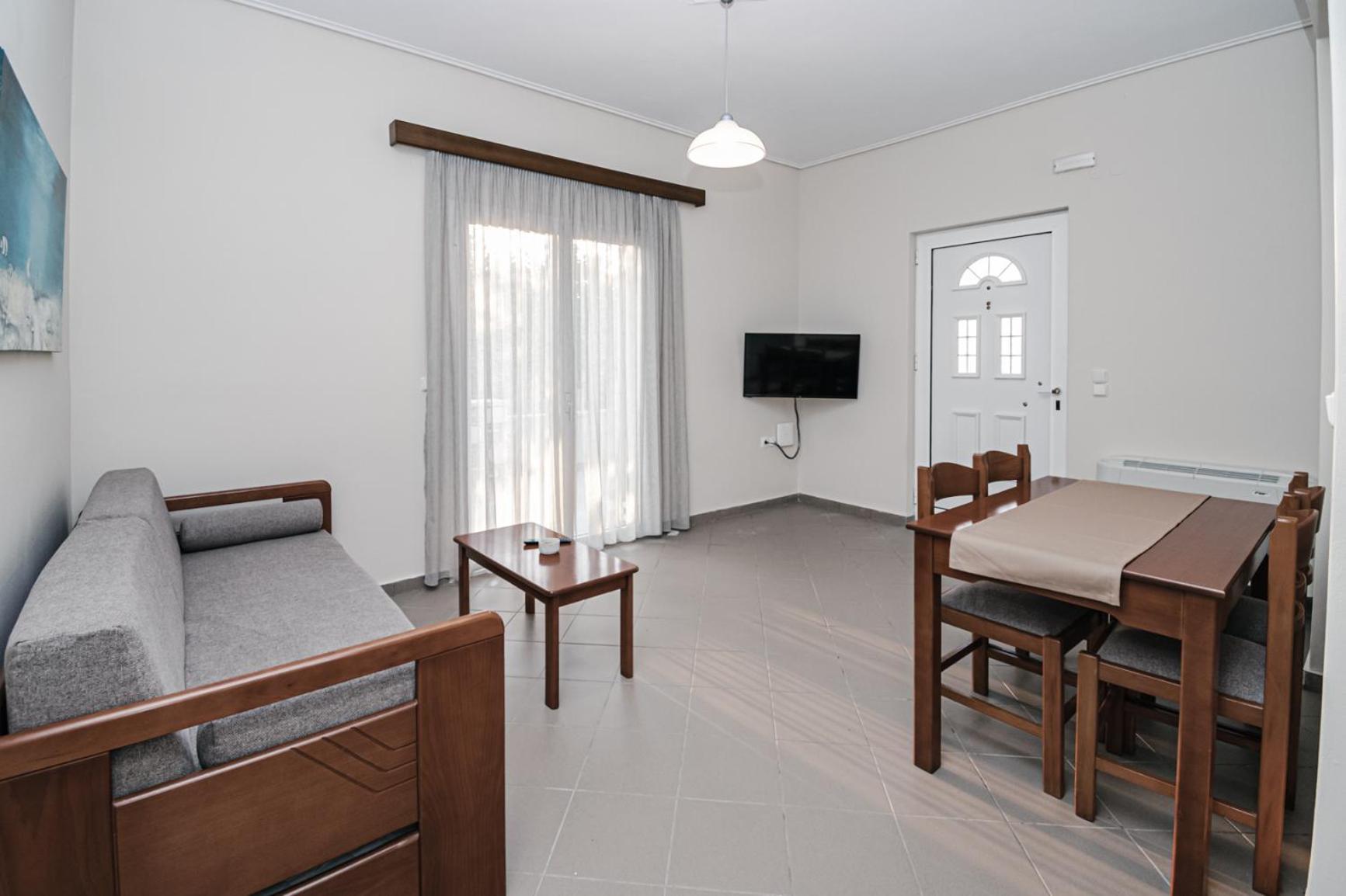 Terra Helios Suites & Studios Kyparissia Room photo