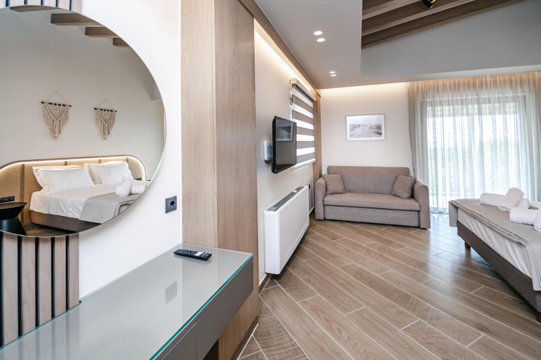 Terra Helios Suites & Studios Kyparissia Room photo